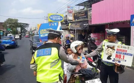 Sosialisasikan Keselamatan Berlalu Lintas di Jalan Raya, Begini Cara Polisi pada Pengendara