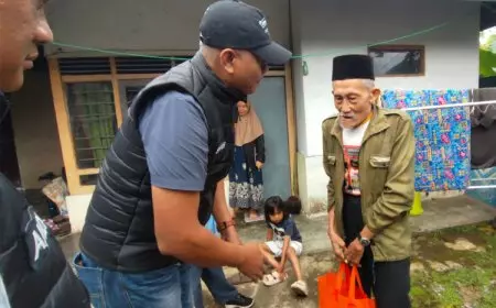 Cara Satreskrim Polres Ciamis Berbagi Kepedulian di Jumat Berkah