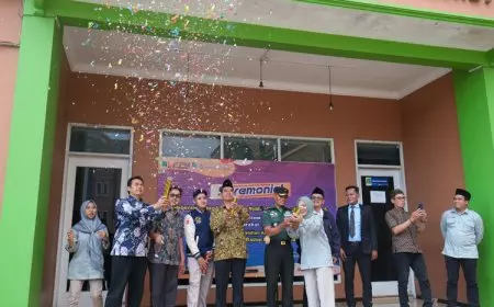 Rektor Unira Malang dan Dandim 0818 Lepas Mahasiswa KKN-T 2025