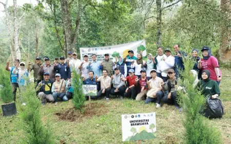 UNAIR Surabaya Bersama Empat Kampus di Jatim Tanam Pohon di Sumber Brantas