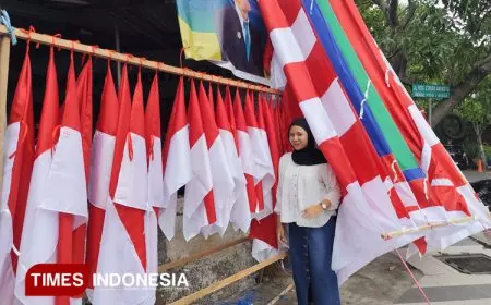 Pedagang Umbul-Umbul Agustusan di Kota Mojokerto Curi Start Demi Kejar PO