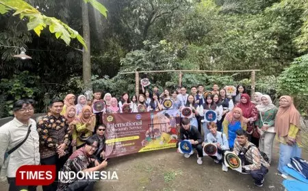 International Community Services UNMER Malang 2025: Jelajahi Budaya Indonesia Melalui Batik dan Musik Tradisional