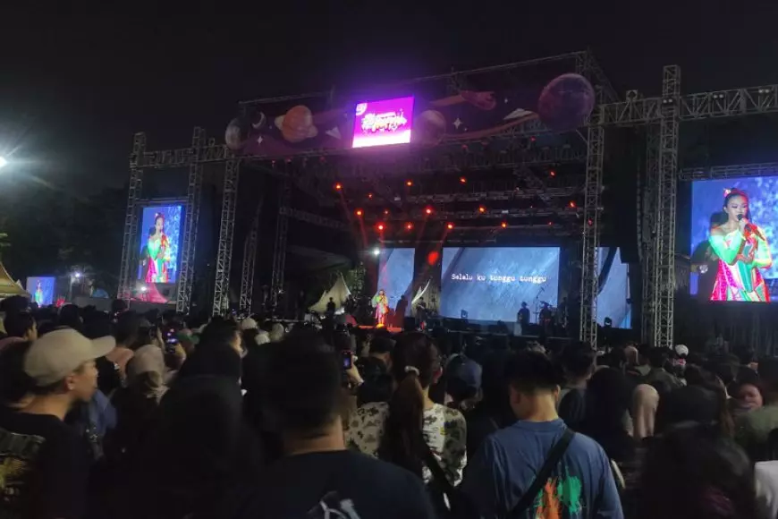 Menikmati Halu Festival 2025 Vol 2 di Plaza Surabaya, Konser Musik Nyaman Tanpa Berdesakan