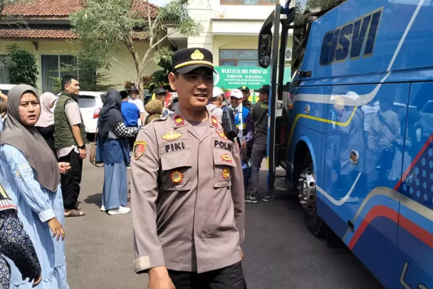 Ketika IPTU Piki Menjaga Jalan Pulang Jemaah Haji Majalengka