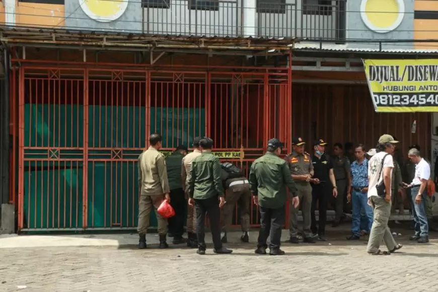 Satgas Miras Probolinggo Tutup Toko dan Gudang Penyimpanan Ribuan Botol Miras