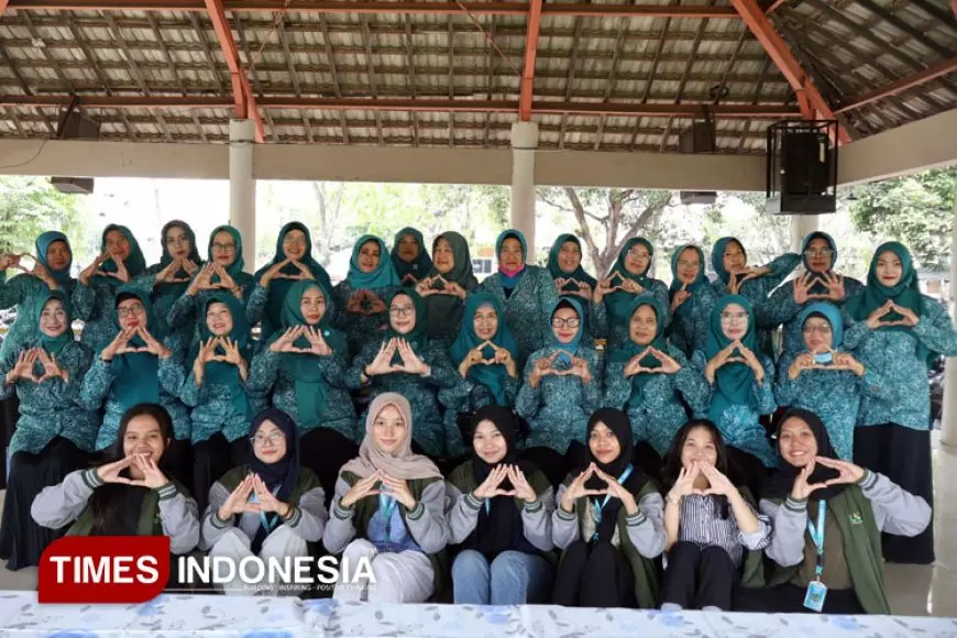 Mahasiswa KKN UPN Veteran Jatim Ajak Ibu PKK Babatan Olah Tempe Jadi Brownies Sehat