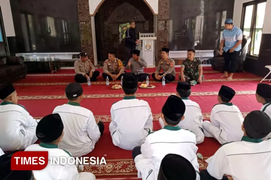 Kapolsek Majalengka Masuk Pesantren, Bangun Benteng Moral Santri dari Bahaya Narkoba