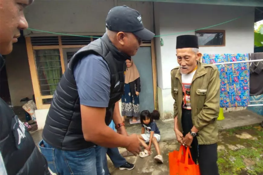 Cara Satreskrim Polres Ciamis Berbagi Kepedulian di Jumat Berkah