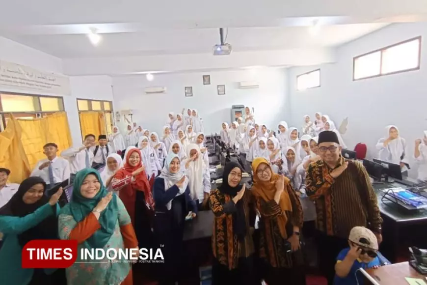 Prodi Pendidikan Bahasa Inggris FKIP UNISMA Tingkatkan Kemampuan Speaking Siswa Lewat Teknologi AI