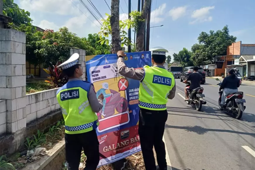 Satlantas Polres Malang Pasang Rambu dan Peringatan di Jalur Rawan Laka Lantas