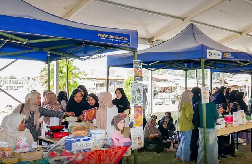 Dari Bumbu Instan hingga Skincare, Inovasi Mahasiswa UNUJA Tarik Minat Pengunjung Showcase