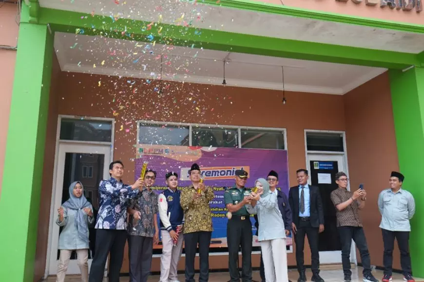 Rektor Unira Malang dan Dandim 0818 Lepas Mahasiswa KKN-T 2025