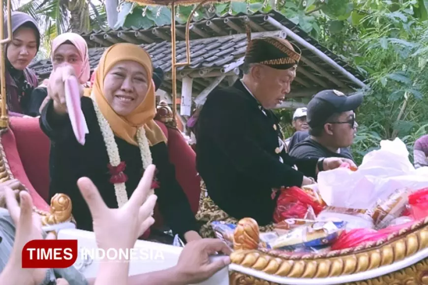 Gubernur Khofifah Ikut Ramaikan Kirab Budaya di Ponorogo