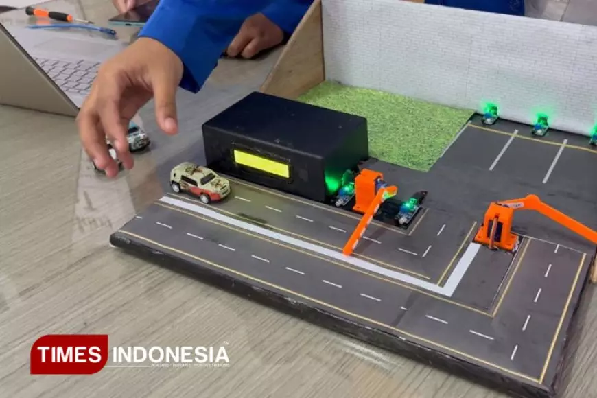 Sulit Cari Parkir? Mahasiswa Unmuh Jember Kembangkan Parking Smart IoT