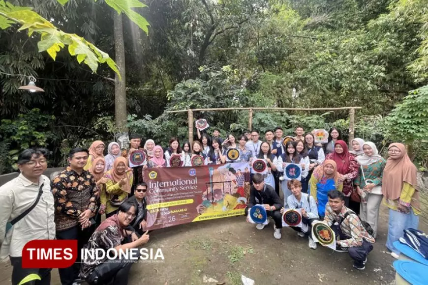 International Community Services UNMER Malang 2025: Jelajahi Budaya Indonesia Melalui Batik dan Musik Tradisional