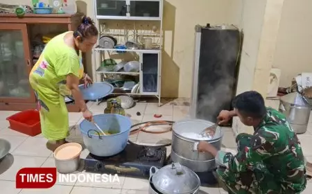 Hangatnya Loreng di Dapur Sumiyati, Potret Kedekatan TNI dan Masyarakat di TMMD Banyuwangi