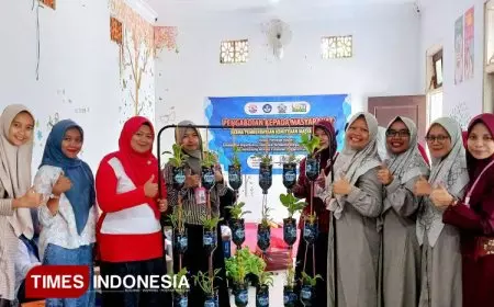 Tim PKM Unwaha Sulap Limbah Botol Plastik Jadi Kebun Cerdas Berbasis IoT di Desa Betek