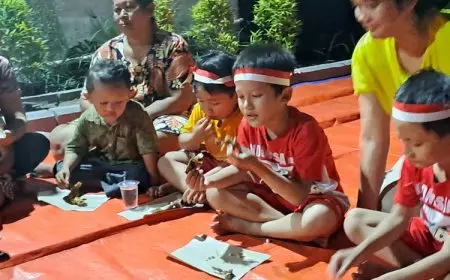 Warga RT 17 De Naila Gresik Gelar Lomba Makan Ikan dan Minum Susu untuk Cegah Stunting