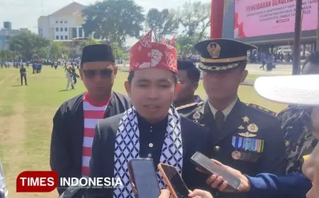 Hadiri Upacara HUT ke-80 RI, Bupati Jember Fawait Pakai Syal Palestina