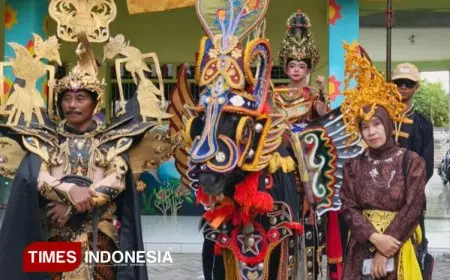 Sosok 'Raja Majapahit' Hadir di Karnaval Kemerdekaan Gresik