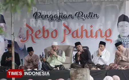 KH Anas Fauzie ‘Penghulu Viral’ Hadir dalam Pengajian Rabu Pahing Sukolilo di Kediaman Dr Puguh