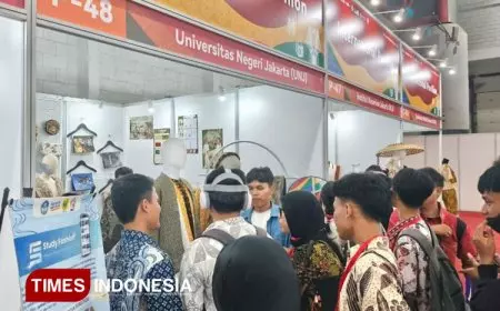 Sinergi Dosen dan Mahasiswa FT UNJ Hadirkan Inovasi, Budaya, dan Kreativitas di Asia Fashion Show Indonesia 2025