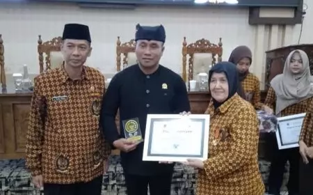 Komitmen Lestarikan Nilai Juang, Ketua DPRD Banyuwangi Dianugerahi Penghargaan DHC 45