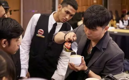 Belajar Teknik dan Seni Meracik Kopi, Pelajar dan Mahasiswa Ikuti Workshop The Art of Cooffe di Hotel Aston Madiun