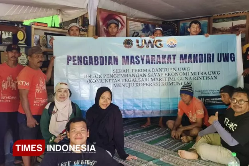 UWG BERDAMPAK: Serah Terima Bantuan Freezer untuk Penguatan Ekonomi Komunitas Tegalsari Maritim