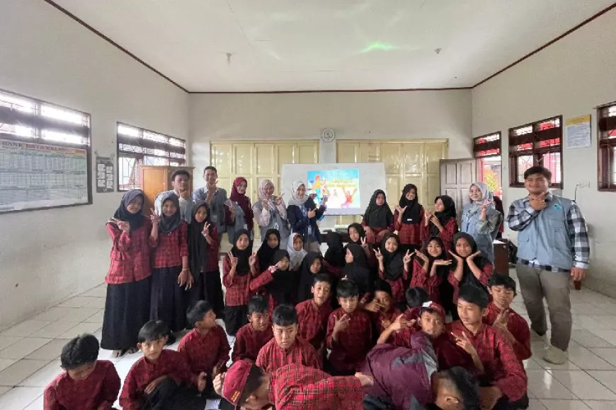 Lewat Seminar Inspiratif, KKN 79 Bangkitkan Semangat Belajar Siswa SDN Sojopuro