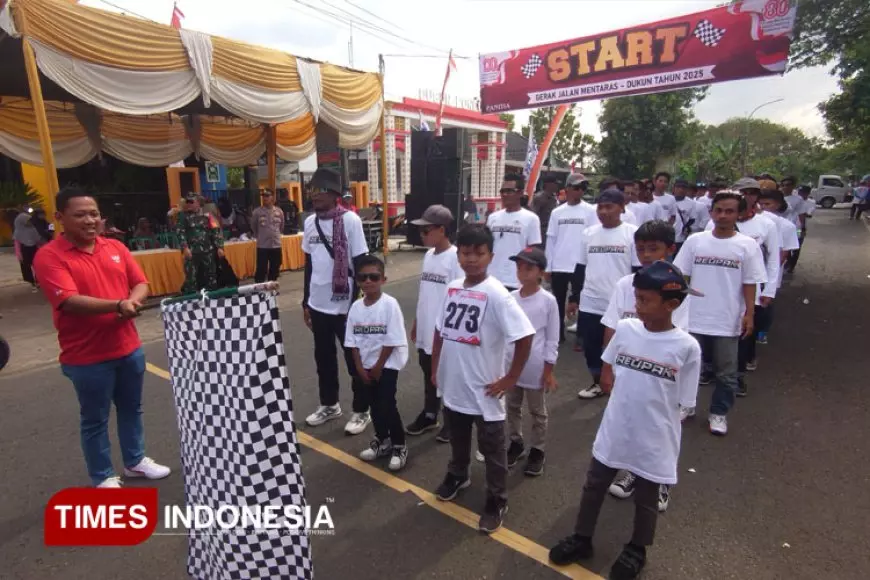 Tempuh 8 Kilometer, Ratusan Peserta Ikuti Gerak Jalan di Dukun Gresik