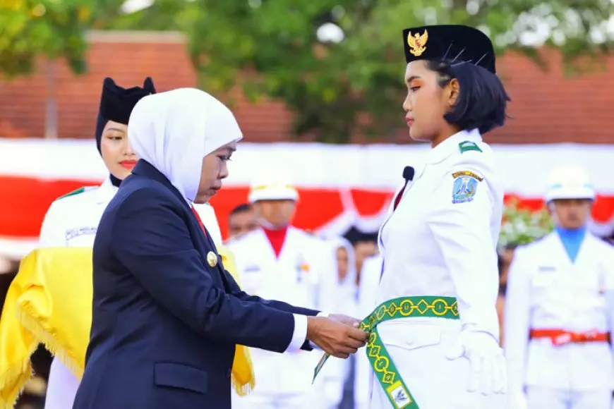 Gubernur Jatim Khofifah Kukuhkan 76 Anggota Paskibraka Jatim