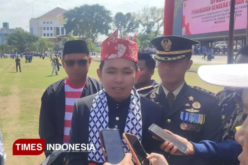 Hadiri Upacara HUT ke-80 RI, Bupati Jember Fawait Pakai Syal Palestina