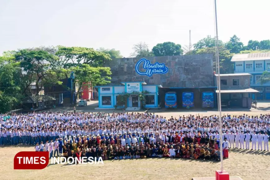 Upacara HUT RI ke-80 di An Nur 2 Malang: Santri Harus jadi Generasi Tangguh di Era Digital