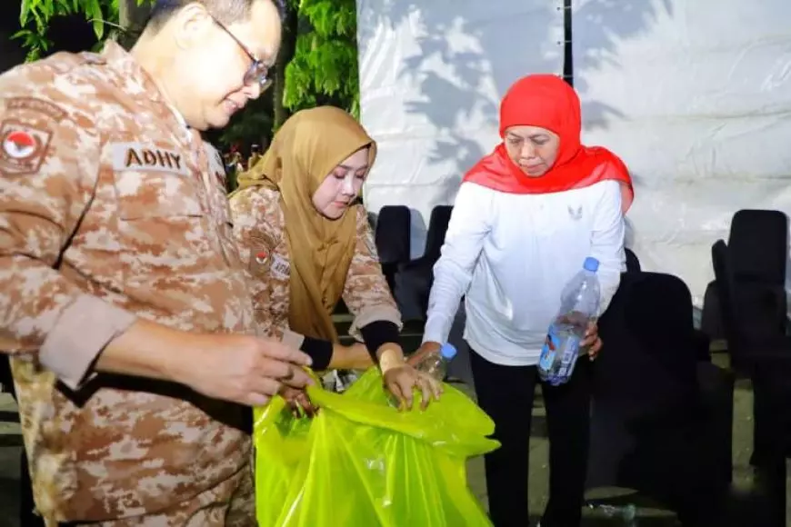 Gubernur Khofifah Turun Langsung Pastikan Taman Apsari Bersih dan Pulih Pasca Pesta Rakyat