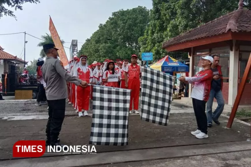 1800 Siswa SMK PGRI 3 Kota Malang Mengikuti Gerak Jalan Sehat dalam HUT ke-80 RI