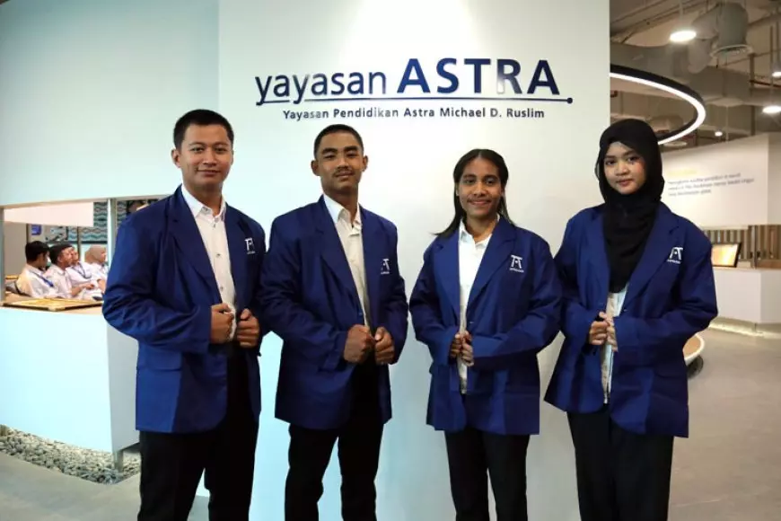 Astra Serahkan Beasiswa Perguruan Tinggi Perdana kepada Empat Siswa Binaan