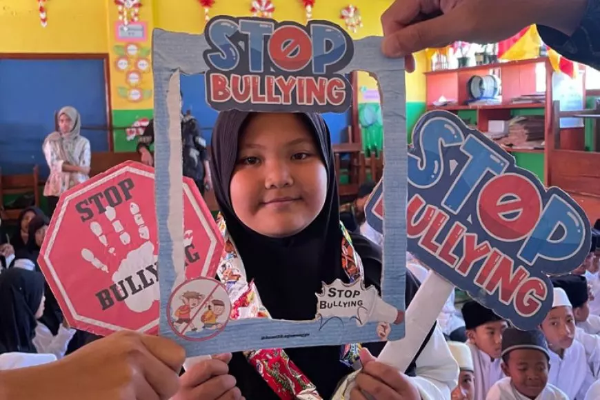 Mahasiswa KSM-T Kelompok 28 Unisma Edukasi tentang Bahaya Narkoba dan Dampak Bullying