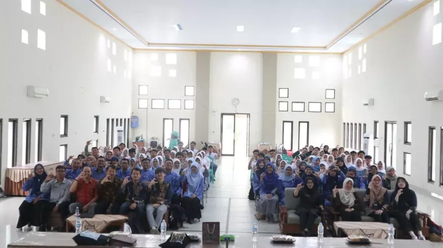 Dosen Kimia Organik FMIPA ITB Gelar Pengabdian Masyarakat untuk Guru Kimia dan Siswa SMA di Kabupaten Majalengka