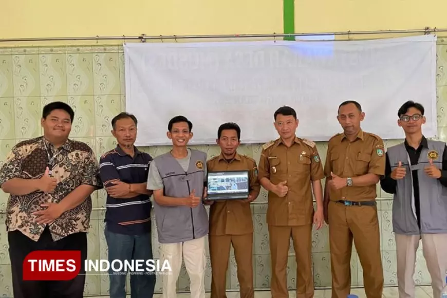 Dorong Digitalisasi Desa, Mahasiswa KKN-PPM UNWAHA 2025 Kembangkan Website Profil Desa Plosokerep