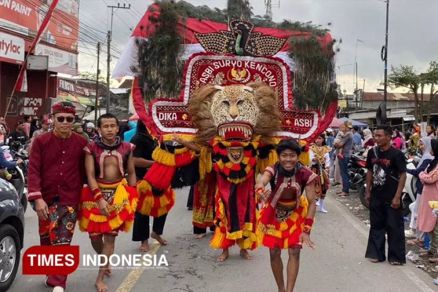 Pesona Reog Ponorogo Sajian SDN 03 Kalibaru Kulon Warnai Karnaval Kebudayaan di Banyuwangi