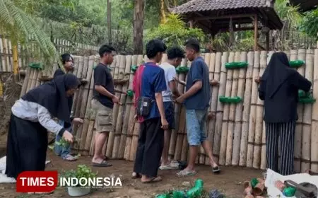 Mahasiswa UNISMA Gagas Urban Farming dengan Botol Bekas, 100 Bibit Ditanam