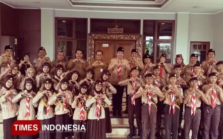 Lepas Peserta ke Pramuka Prestasi Jatim 2025, Bupati Fawait: Jangan Lupa Salat