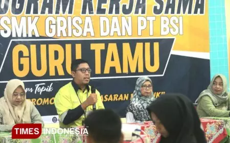 PT BSI Latih Siswa SMK di Banyuwangi, Mulai Produksi Kue Hingga Marketing Online