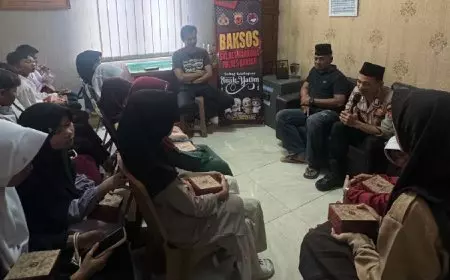 Gelar Jumat Berkah, Kasatresnarkoba Polres Banjar Beri Santunan Puluhan Anak Yatim Piatu