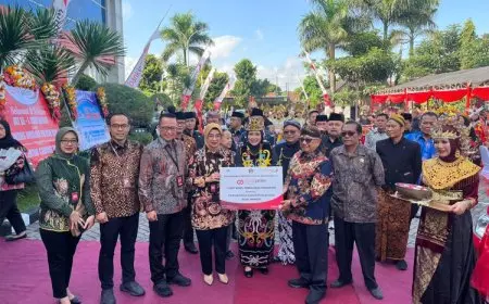 Bank Jatim Serahkan CSR ke Pemkab Blitar dan UINSA