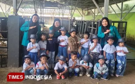 Keseruan Program Kelas Petualang oleh Mahasiswa Unisma di KB Flamboyan