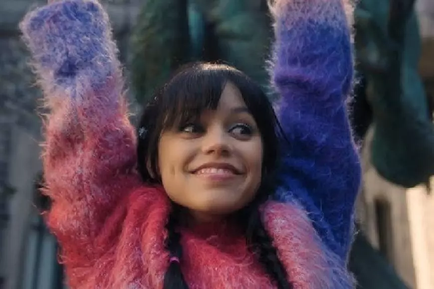 Kala Karakter Dingin Wednesday Pecah oleh 'Boombayah' BLACKPINK