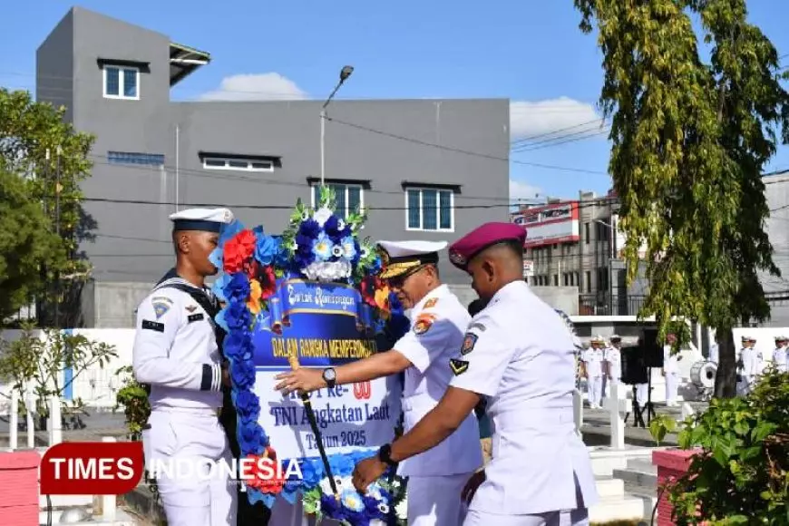 Tabur Bunga di TMP Dharma Loka Kupang, Peringati HUT ke-80 TNI AL dengan Khidmat