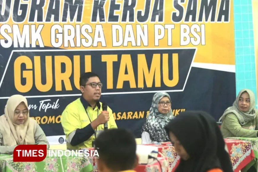 PT BSI Latih Siswa SMK di Banyuwangi, Mulai Produksi Kue Hingga Marketing Online